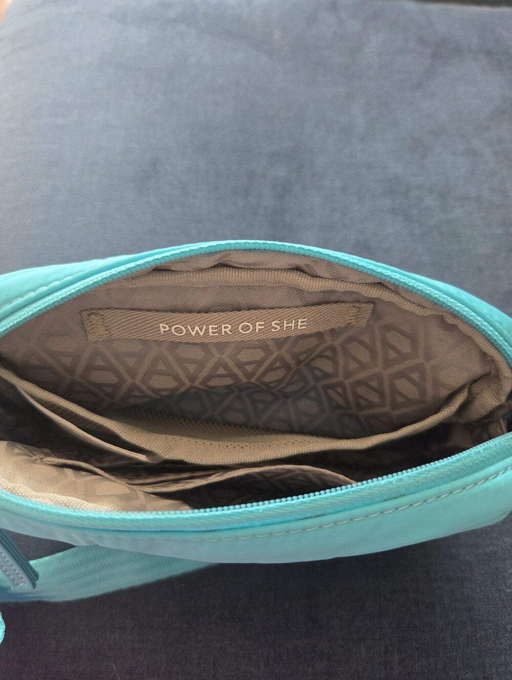 LIKE NEW/NEVER USED ATHLETA Aqua/Turquoise Belt Bag/Crossbody - Picture 3 of 3